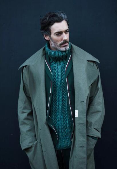 脸黑脖子黑怎么穿衣服,骨架大脖子短的女生怎么穿衣