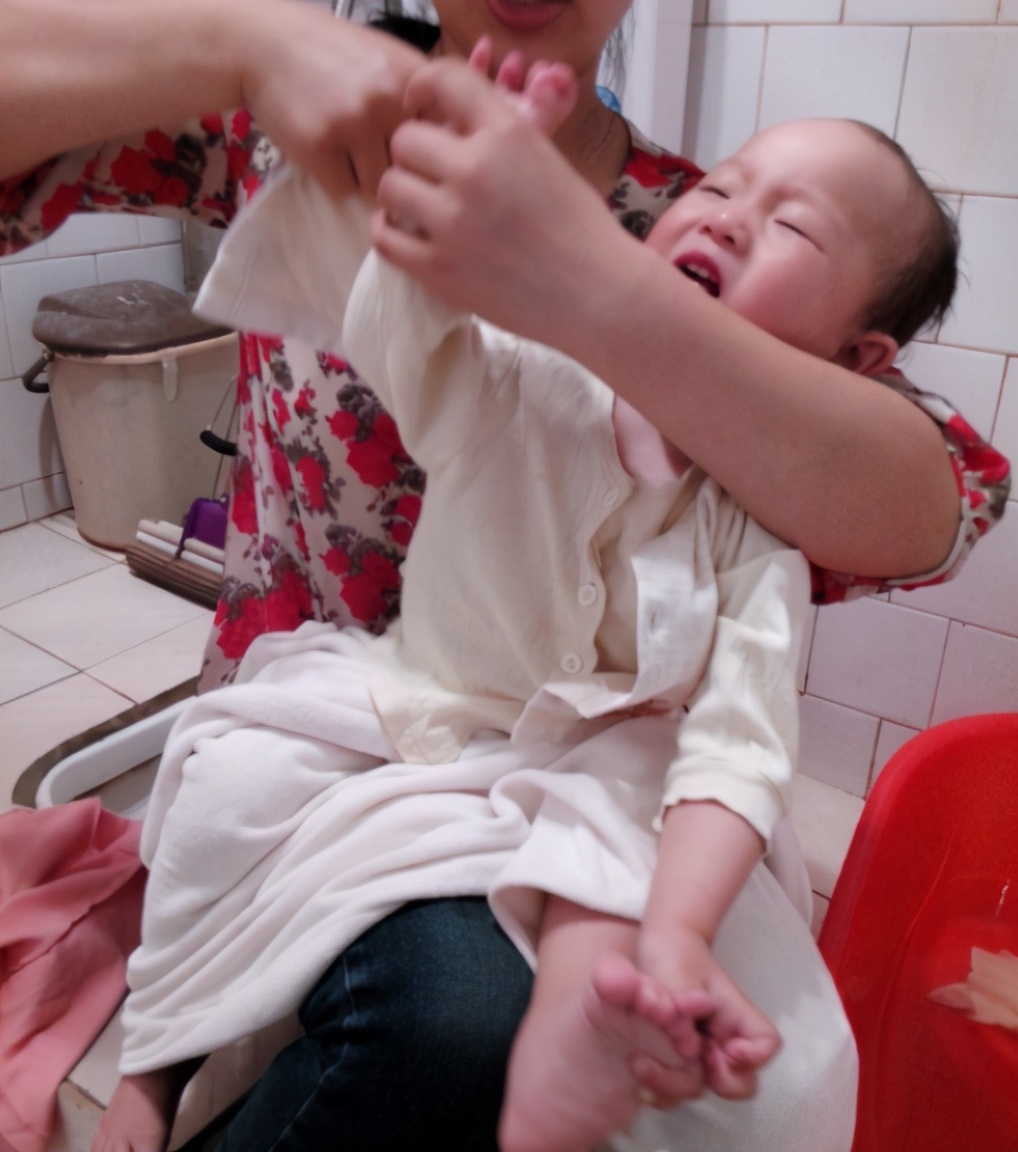 洗澡的最佳时间冬天正确洗澡顺序,冬季给宝宝在家洗澡怎么洗