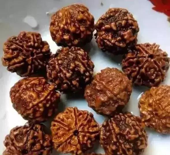 木质手串上的小虫子,手串里的小虫子