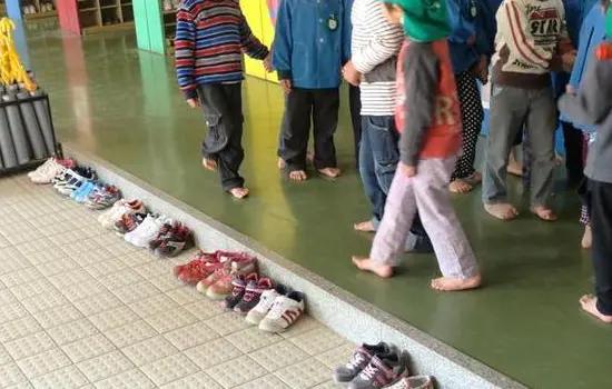 日本人进门脱鞋脚臭么,日本人脱鞋进屋脚臭怎么办