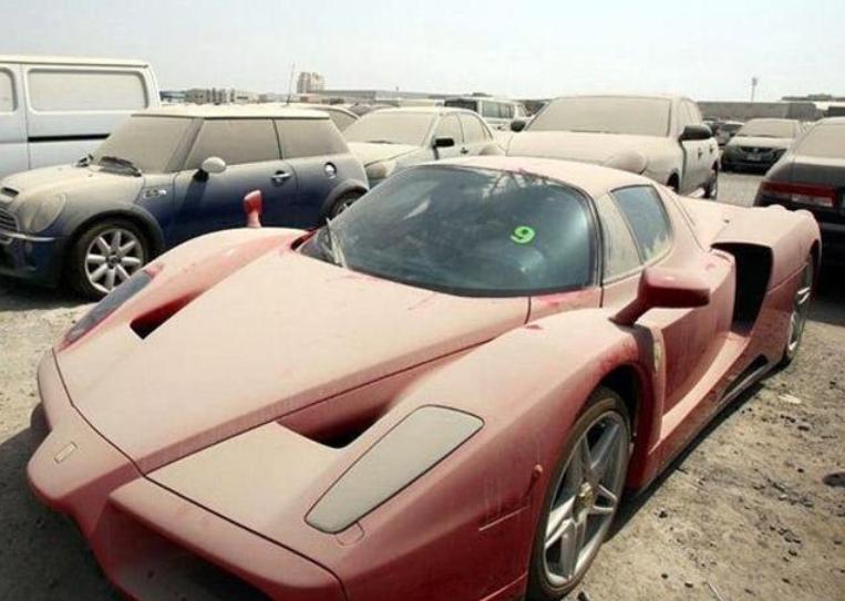 迪拜到处都可见的豪车,为什么迪拜遍地废弃豪车