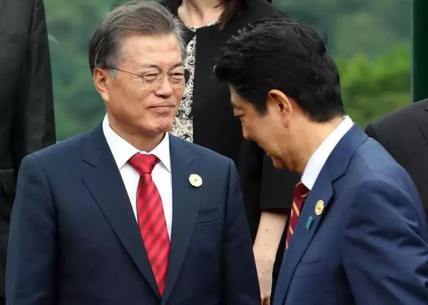 千万别惹韩国人，因为他们最懂抗议