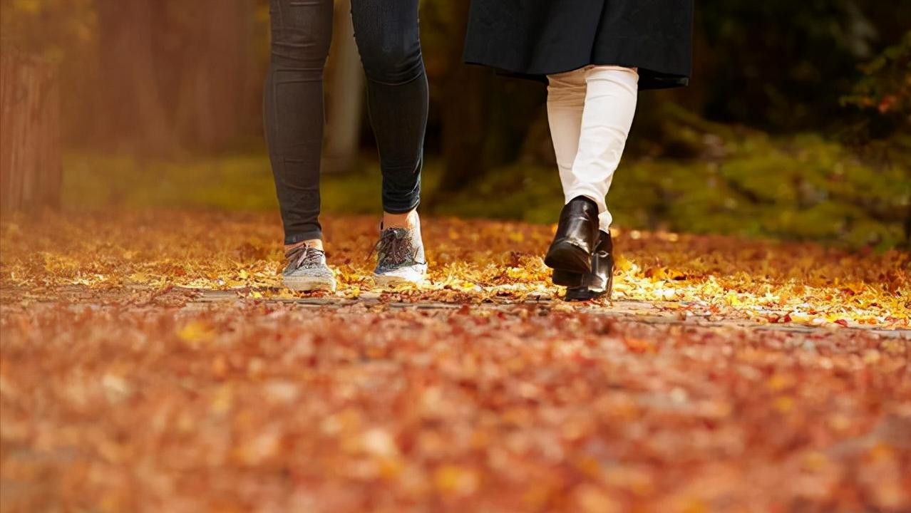 20岁女生意外怀孕,女儿意外怀孕父母如何教育