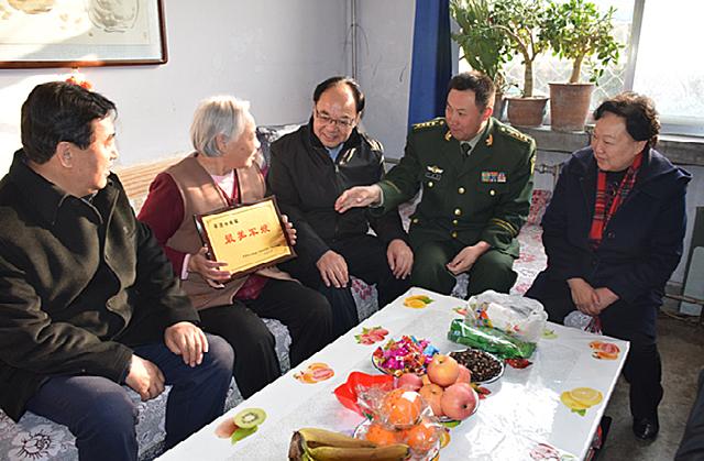 军嫂姜致莲近况,军嫂为救丈夫成植物人