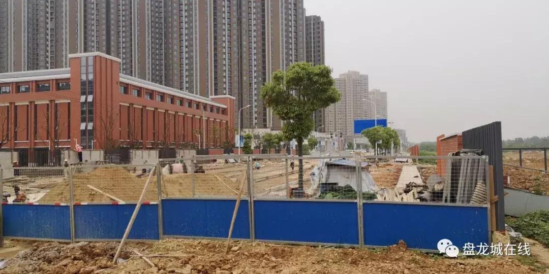 卓尔足球场建设进度,盘龙城卓尔足球学校