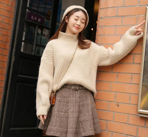 皮肤比较黑，希望通过穿搭显白一些，怎么办？