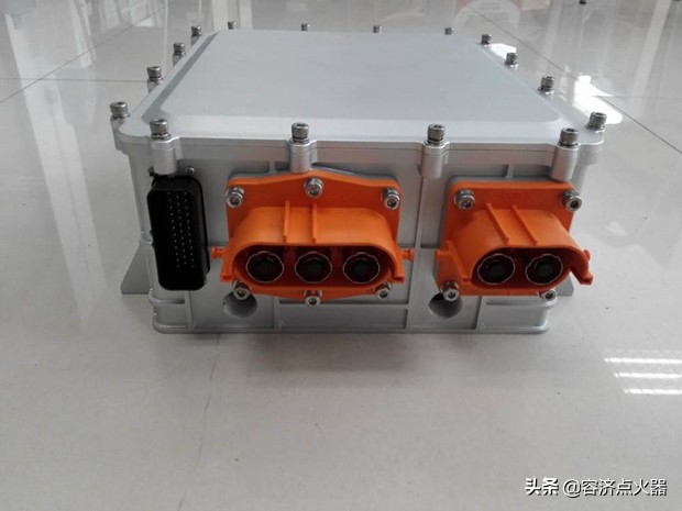 新能源车与燃油汽车泡水问题,混动车长时间纯电行驶损害电瓶吗