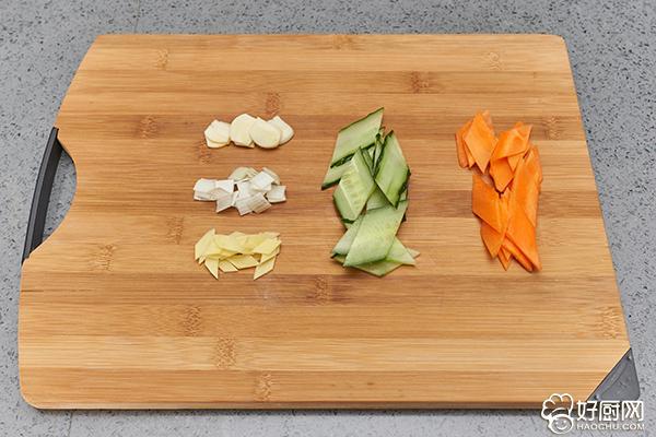 黄瓜绿色的为什么叫黄瓜搞笑视频,黄瓜是绿色的为什么叫黄瓜呢