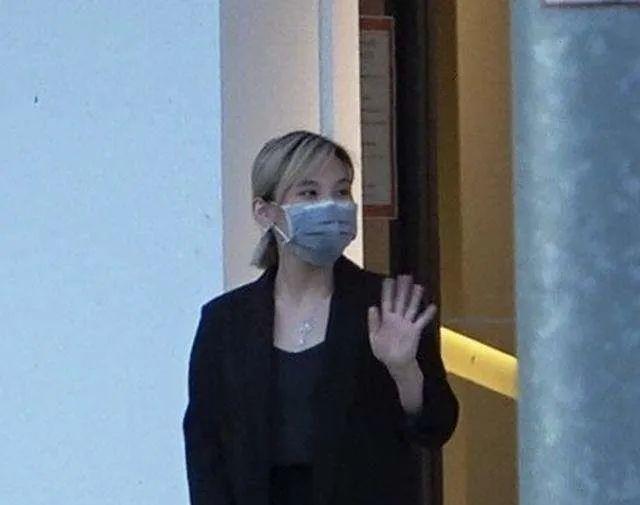 32岁女歌手当房产中介,女歌手改行房产中介