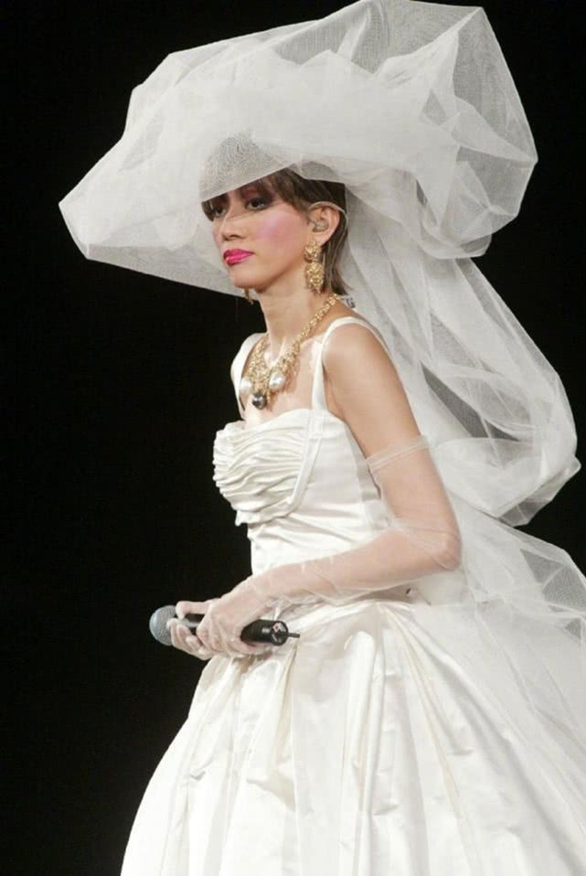 18年后我们为什么还在怀念梅艳芳,梅艳芳是不是风华绝代