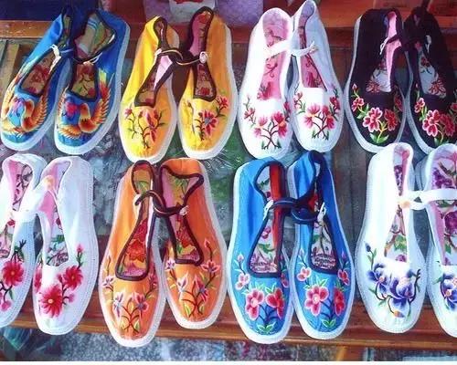 多年失传的绣花鞋,99两双传统工艺绣花鞋