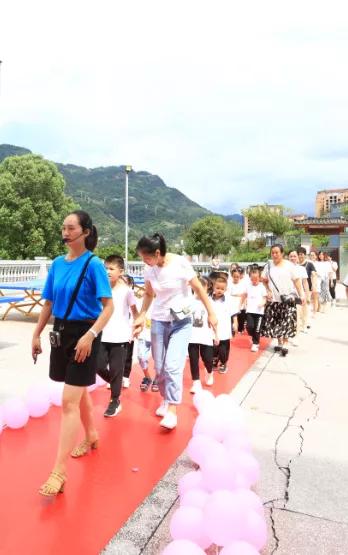 武隆区第二实验小学开学典礼,武隆第二实验小学2016级