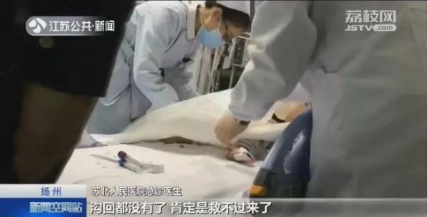 小孩吞咽异物被噎着,孩子吃饭不小心噎到