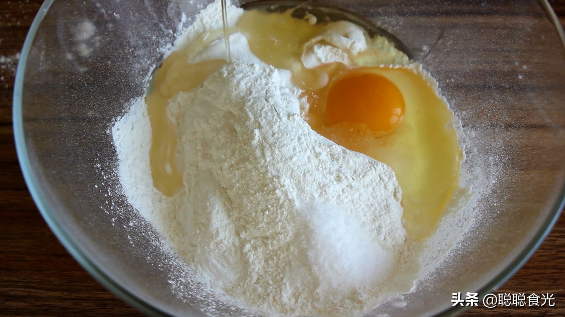 油条自发粉炸油条蓬松的全过程,炸油条用酵母好还是油条膨松剂好