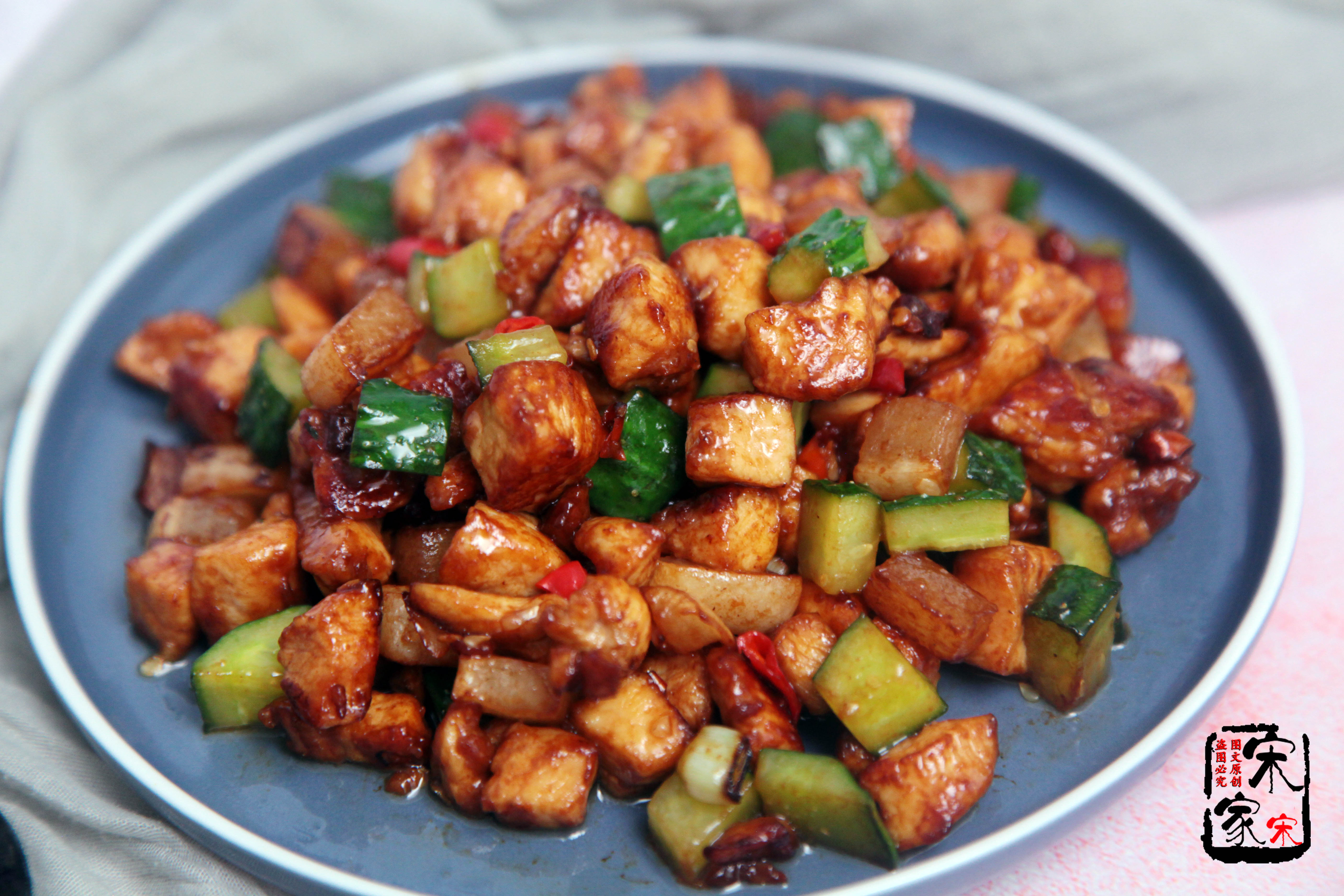 鸡胸肉这样做才好吃不炒不油炸,炒鸡胸肉丁嫩而不柴的诀窍