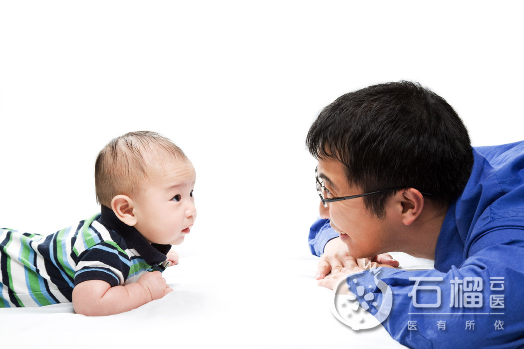 乙肝大三阳如何传染给家人,父亲患有乙肝会传染给子女吗