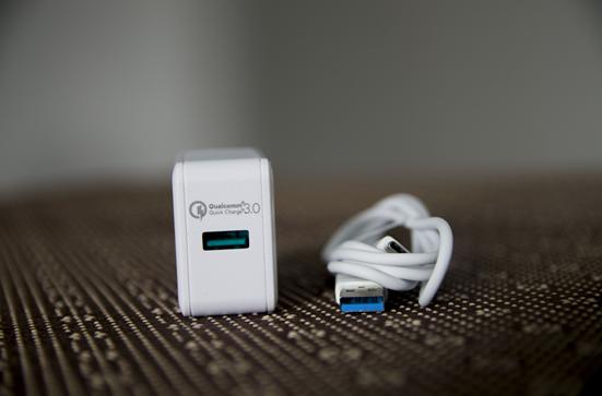 momax无线充电台灯怎么用,momax无线充电美妆镜台灯