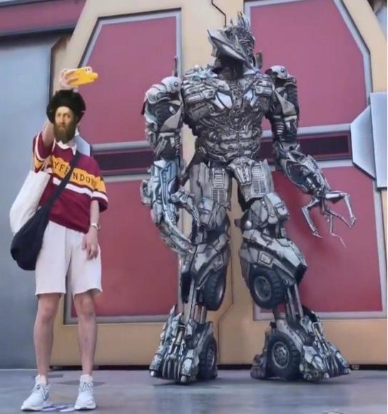 北京环球影城的威震天有多话痨,如何看待北京环球影城话痨威震天