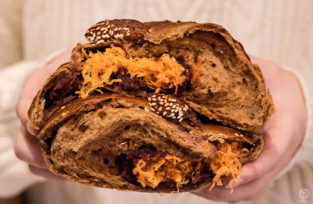 啧啧啧~都是面包，原麦山丘你又搞特殊！