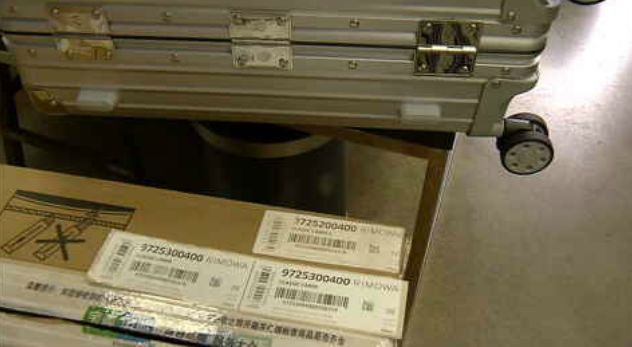 一女子在官方旗舰店买行李箱假货,旗舰店买行李箱是真的吗