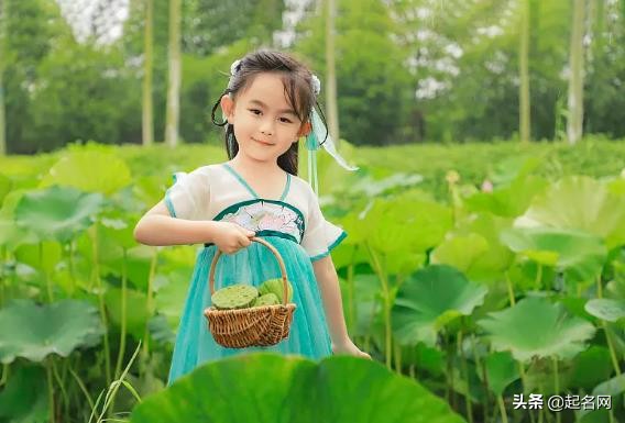 腹有诗书气自华的女孩叫什么,腹有诗书气自华的女孩气质