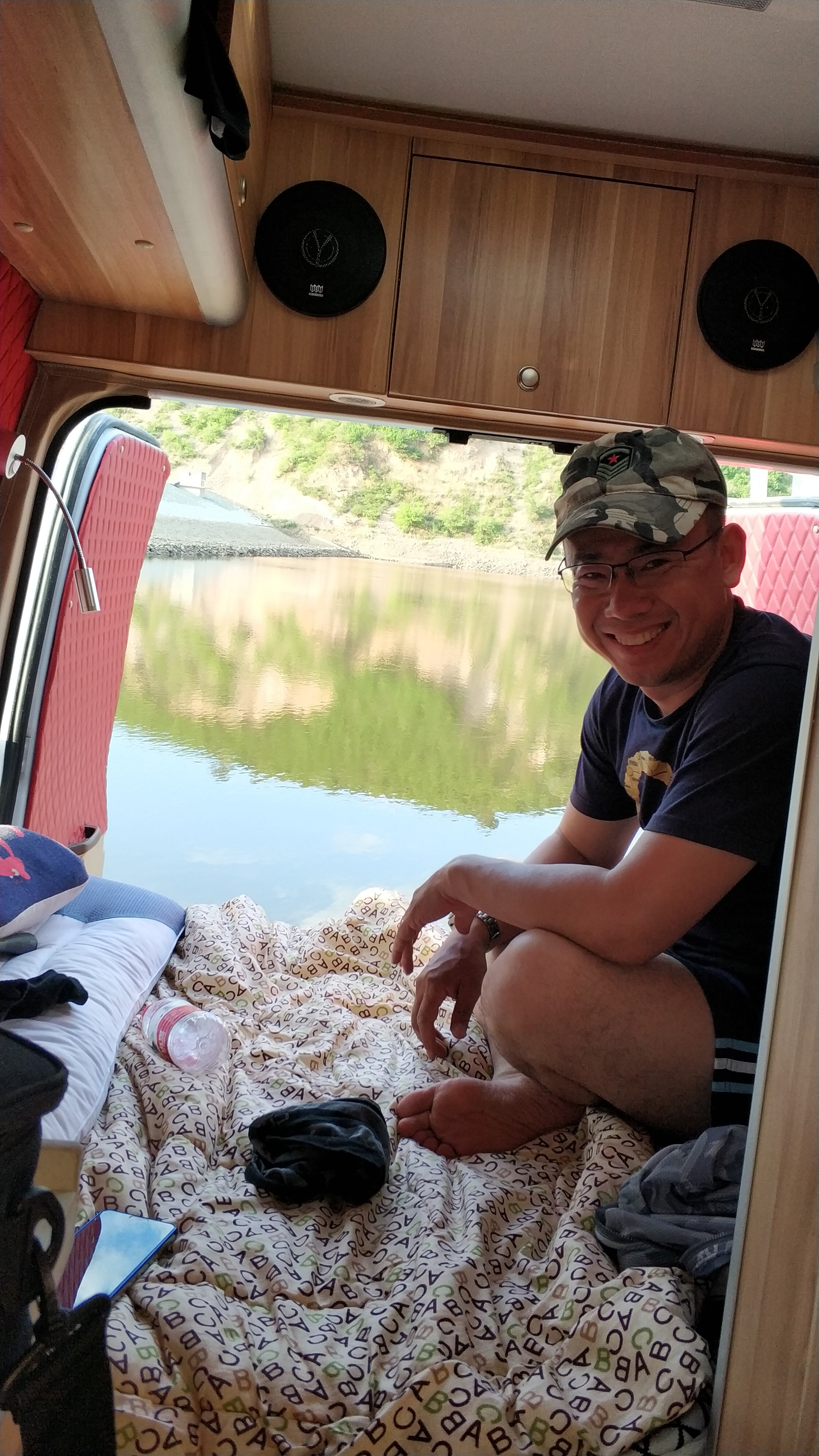 很惬意的路亚钓鱼,房车路亚野钓