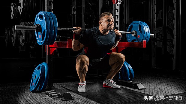 深蹲为什么要脚尖朝前,深蹲翘脚尖是什么原因