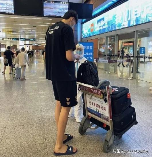 周琦新疆队名单,新疆篮球队周琦转到哪个队