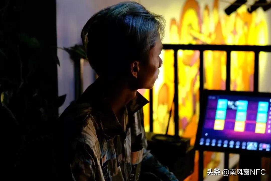 村里的打工仔照片,村里年轻人返乡成网红