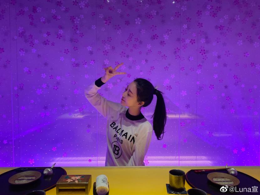 艾小羊：潘玮柏结婚，我更好奇新娘“土甜风”的衣品