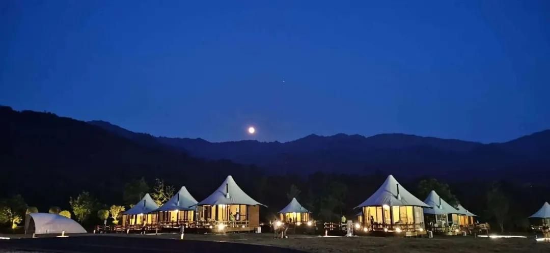 打地铺需要多少钱,野外打地铺