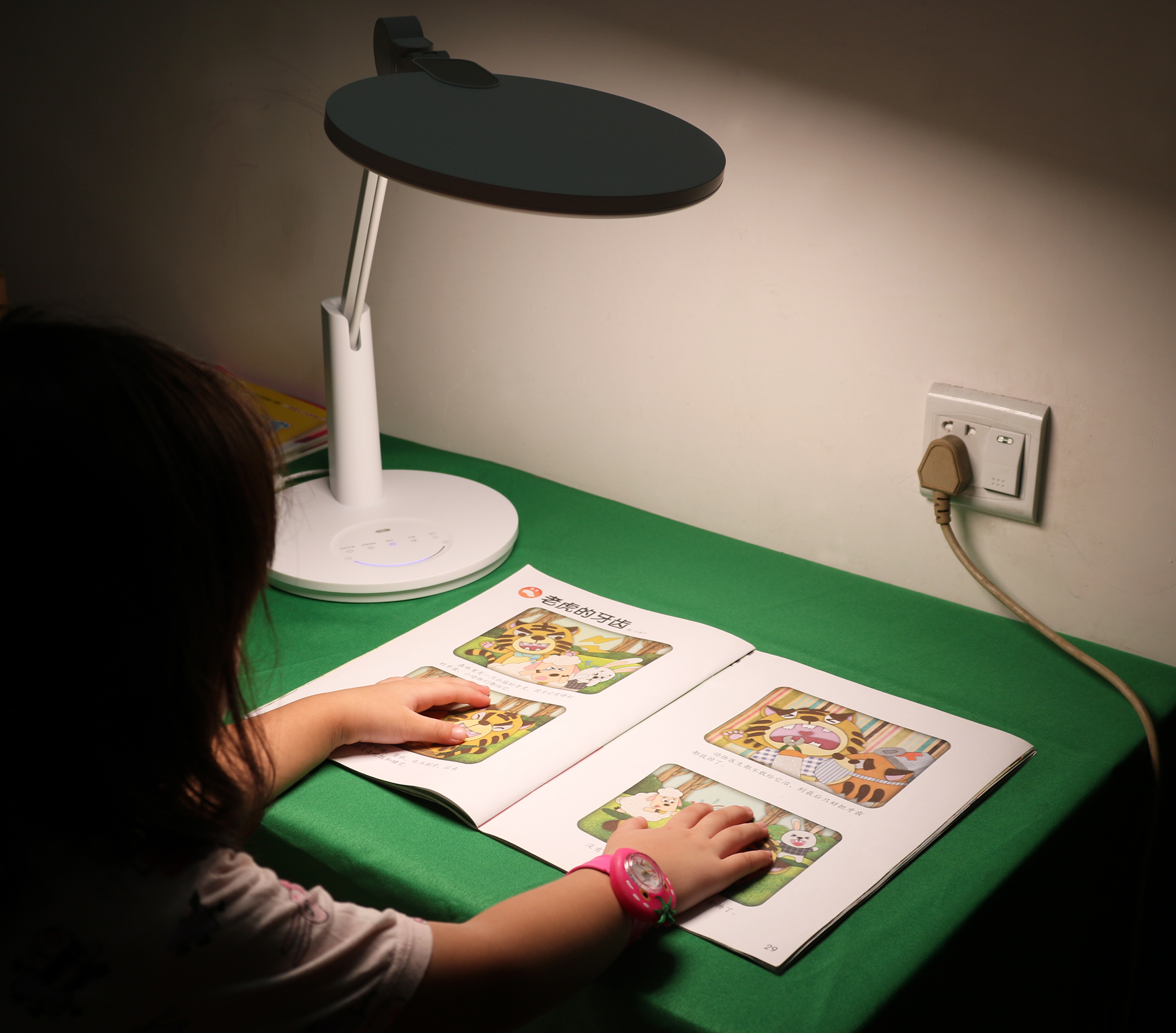 儿童智能学习护眼灯评测,自然光全光谱护眼灯