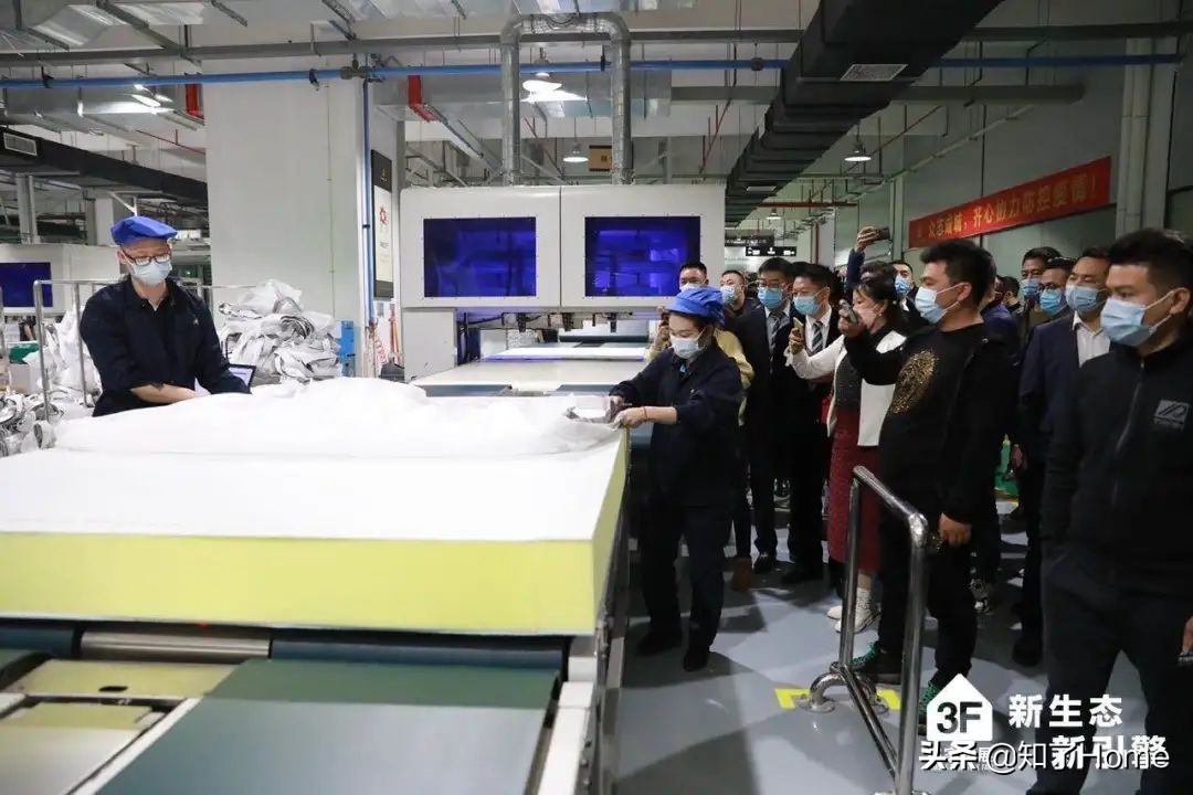 共创Z时代丨从极寒的北京跳进沸腾的东莞本期合伙：名家具展