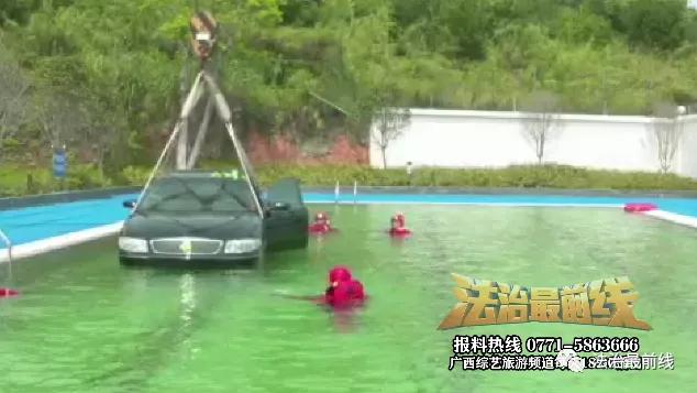 2人驾车涉水遇难涉水自救有诀窍,车辆涉水后人员该如何自救逃生