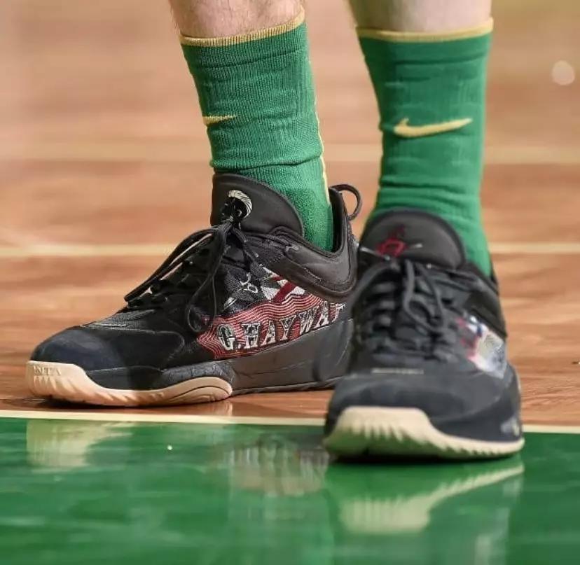 nba球员上脚安踏,nba球员上脚球鞋欧文4绿橙粉