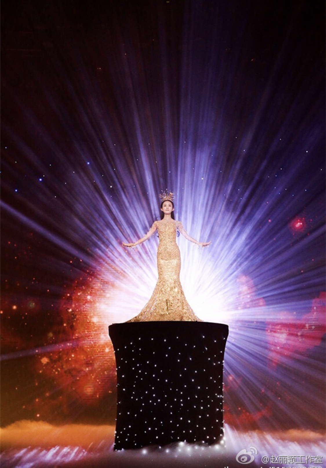 它叫金光羽衣！幕后团队揭秘：金鹰女神史上第一件会发光的战袍？