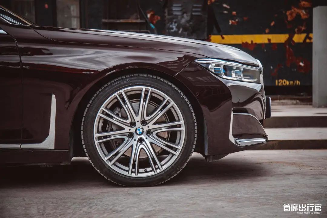 一台宝马740,一辆宝马740