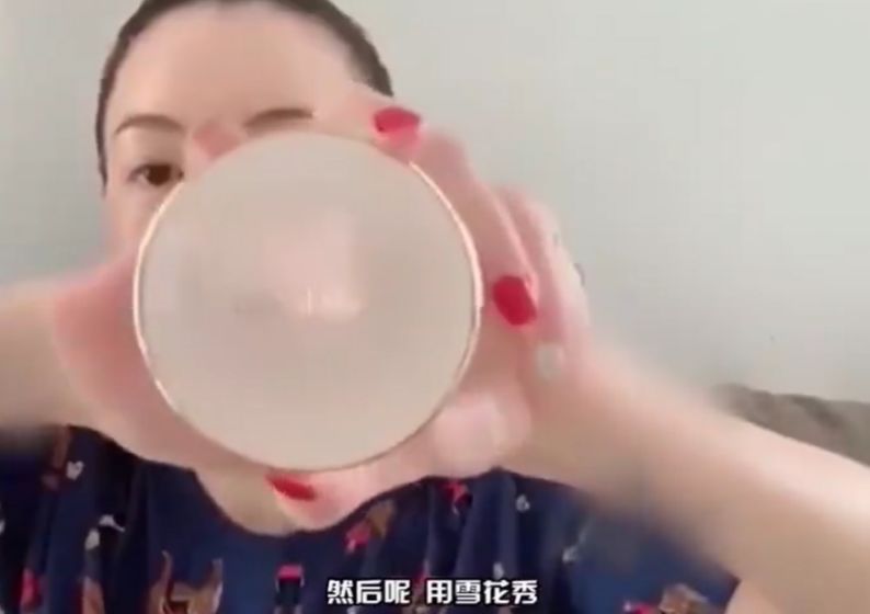 张柏芝拍的气垫,张柏芝戴的气垫
