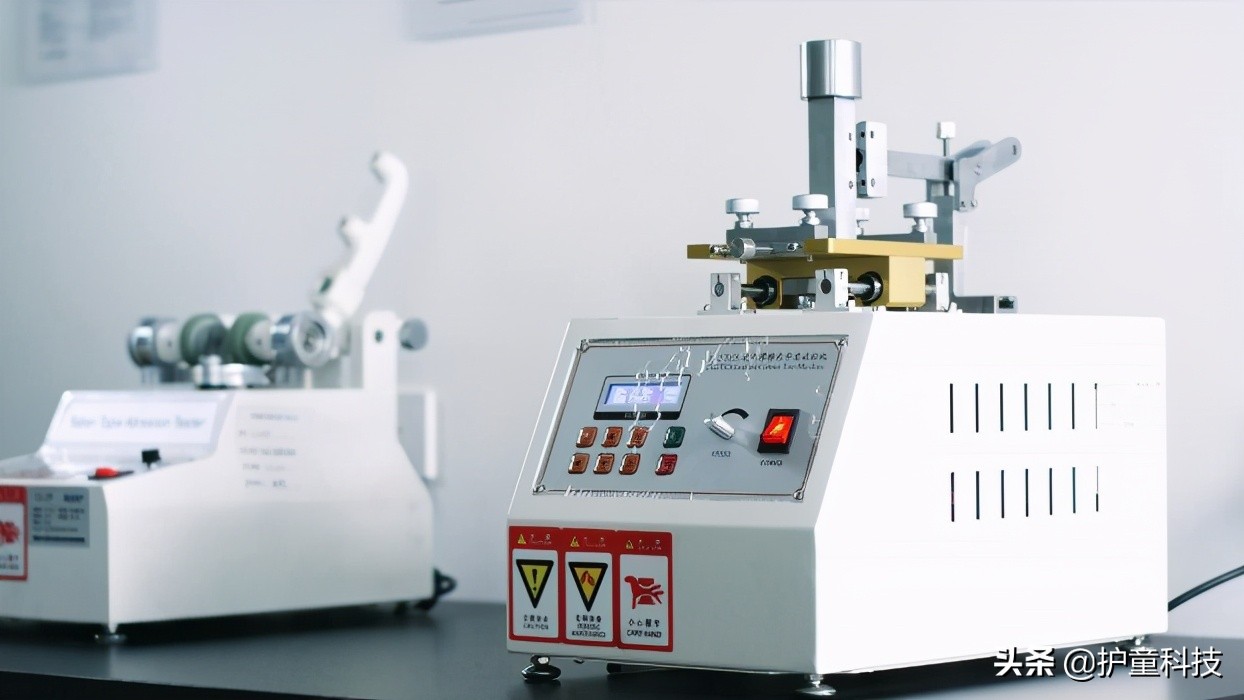 诚信不止315，高端品质365！学习桌椅，就选护童