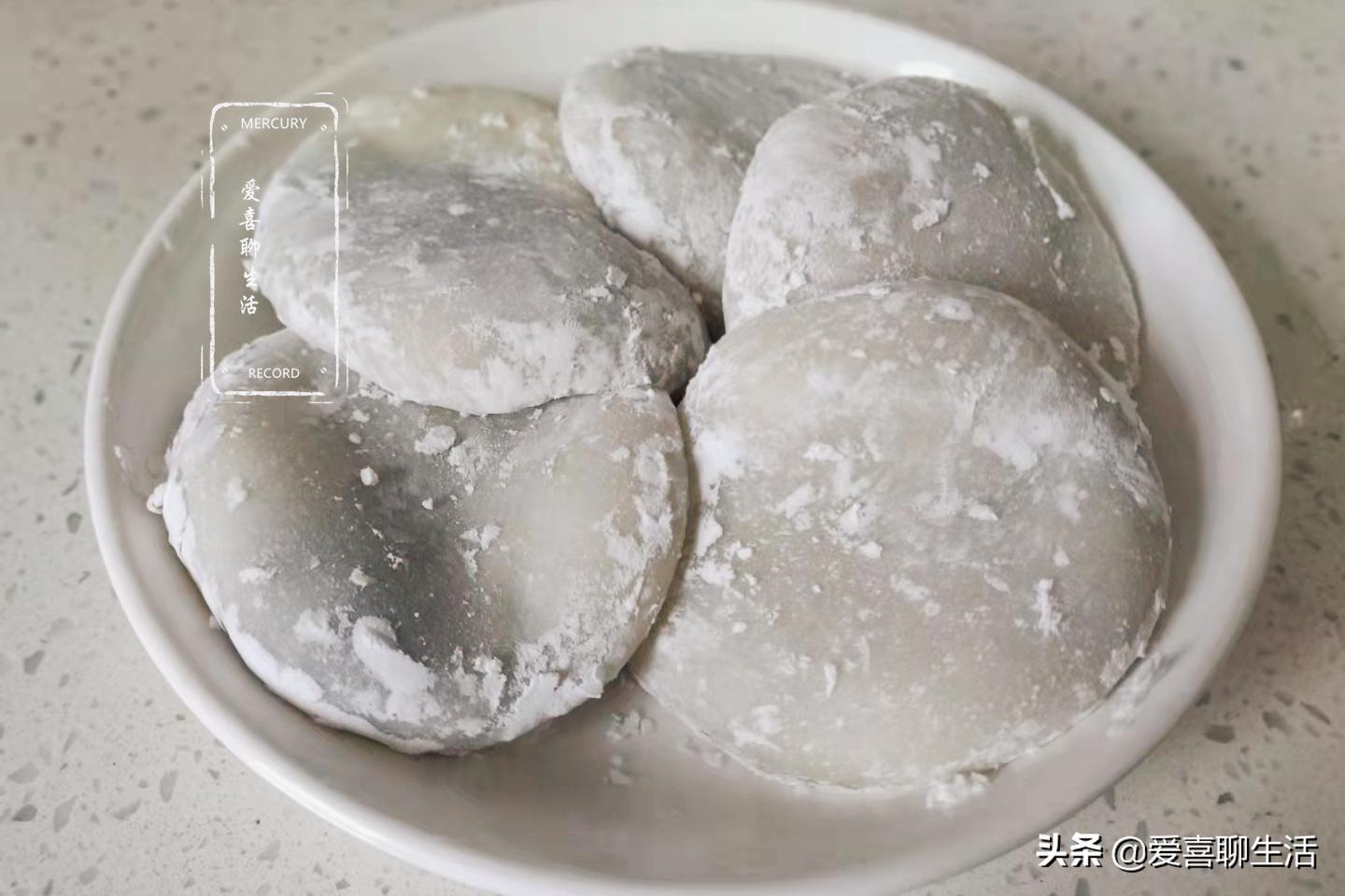 平时嘴馋就吃它，一次多做几个存起来，吃时煎一煎，既方便还好吃