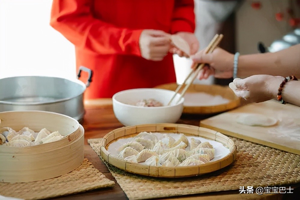 2岁宝宝不会用筷子,2岁宝宝不会拿勺和筷子