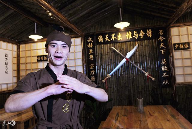 小说：蛊术奇闻：小伙带着一支箭毒蛙大家，兵峰所指，无可匹敌