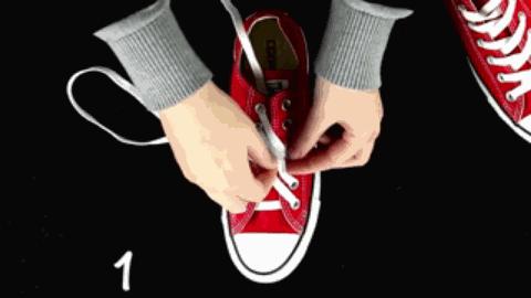 怎么系鞋带才能让鞋带系得更紧实 (教你如何系鞋带最全鞋带穿孔技巧)