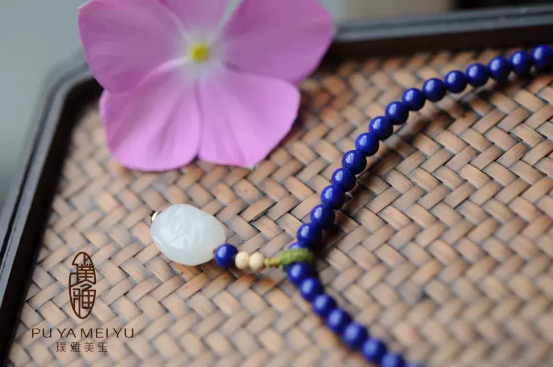 能给圣诞老人换衣服?这个圣诞嘉年华在搞什么名堂?!