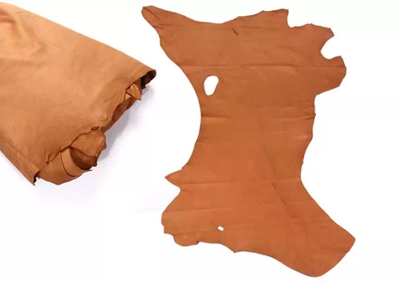 时髦大气的短靴整个look气场提升,牛仔裤短靴入冬正流行好看又高级