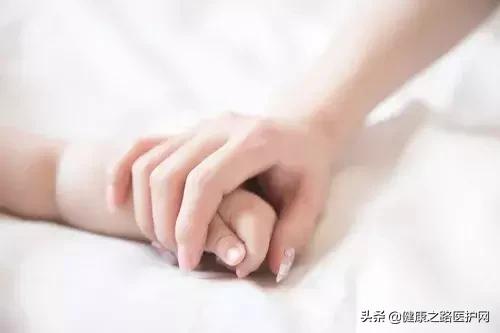 宝宝湿疹保湿怎么不弄到衣服,宝宝湿疹别再让这些土办法坑了娃