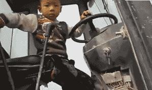 搞笑GIF段子：.我的小萝莉呢？你还我的小萝莉