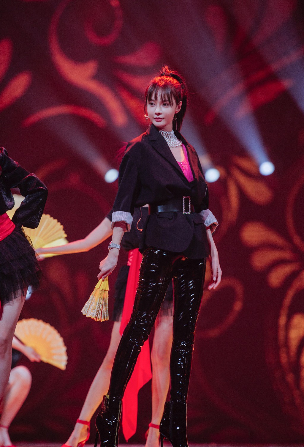 沈梦辰蓝色漆皮,沈梦辰红色漆皮