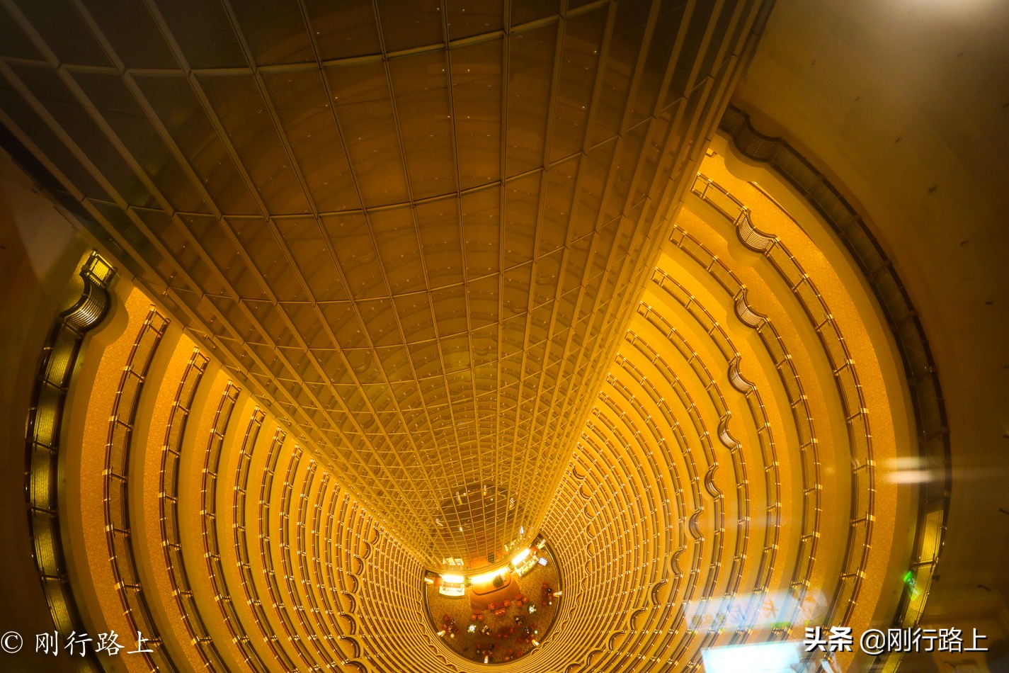 站在最高点看上海夜景,魔都上海金融中心