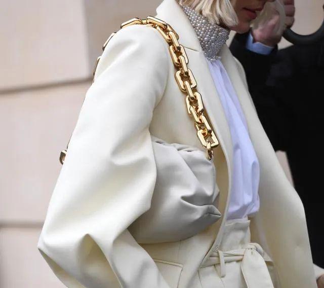 这4款包包背出去一定会被夸好看,这五款秋冬包包潮的让人心动